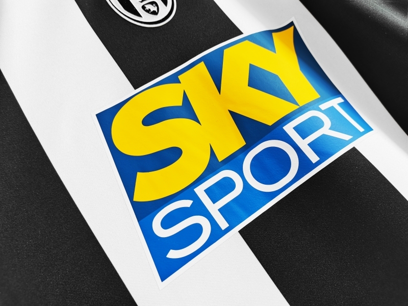 Retro 2004/05 Juventus Home Soccer Jersey