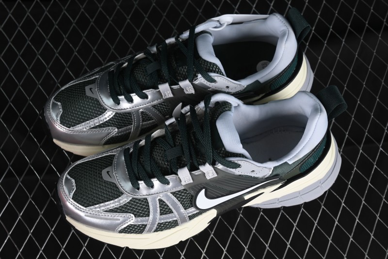 Nike V2K Runtekk 3XL Retro Low-Top Running Shoes with Shock Absorption and Anti-Slip Design - HJ4497-300
