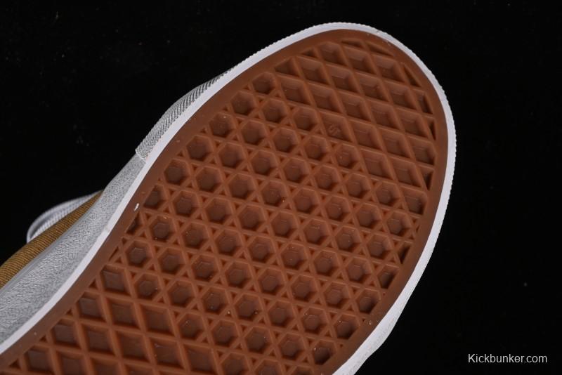 Vans Chukka Push Low-Top Skate Shoes in Beige with Slip-Resistant Sole - VN000CZW4MG