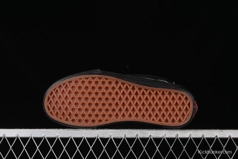 Vans Knu Skool Low Top Retro Casual Vulcanized Slip-On Shoes in Black - VN000CRPBMA