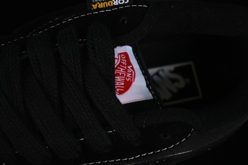 Vans Knu Skool Low Top Retro Casual Vulcanized Slip-On Shoes in Black - VN000CRPBMA