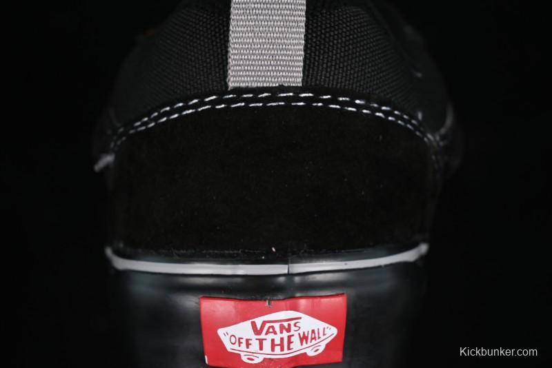 Vans Knu Skool Low Top Retro Casual Vulcanized Slip-On Shoes in Black - VN000CRPBMA