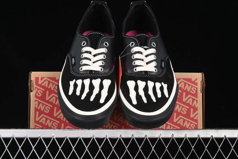 Vans Authentic Low-Top Canvas Sneakers with Vulcanized Sole - VN000BW5BPR