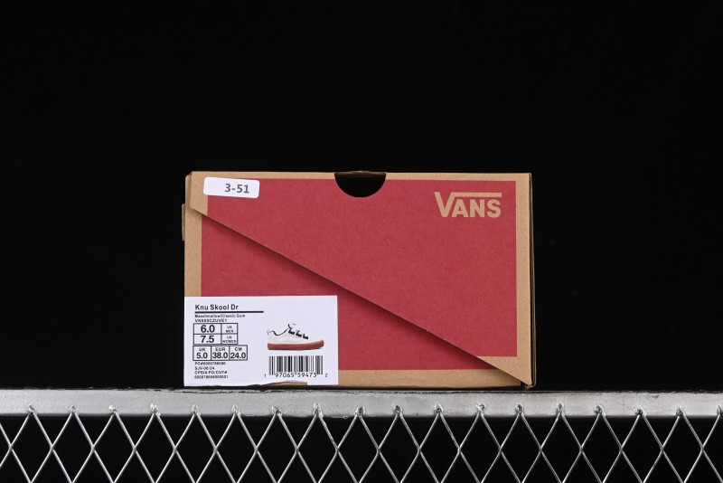 Vans Classics Knu Skool Retro Sneakers with Enlarged Toe and Thickened Tongue - VN000CZUVE1