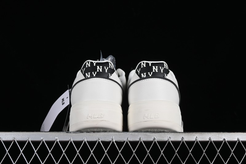 MLB Chunky Liner Basic New York Yankees Thick Sole Casual Sneakers with 6cm Height Increase - 3ASXCLR3N50WHS