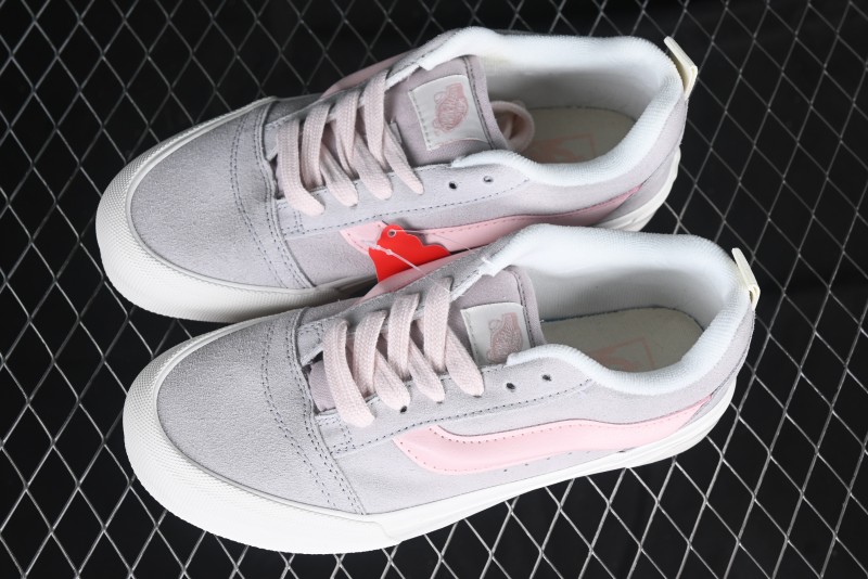 Vans Knu Skool Low-Top Retro Casual Vulcanized Sneakers in Off-White Pink - VN0009QPNK