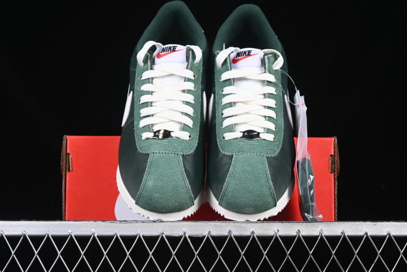 Nike Classic Cortez Leather Retro Running Shoes - DZ2795-300