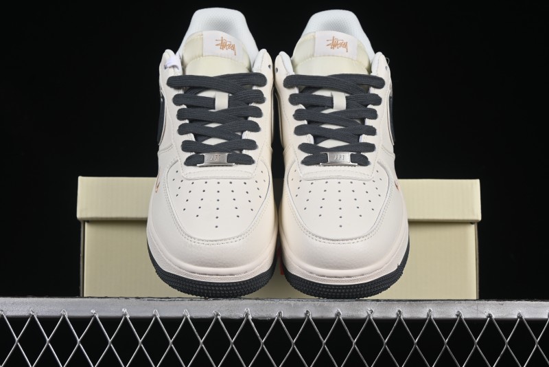 Nike Air Force 1 '07 Low Casual Sneakers in Black Pigskin - XZ6188-705