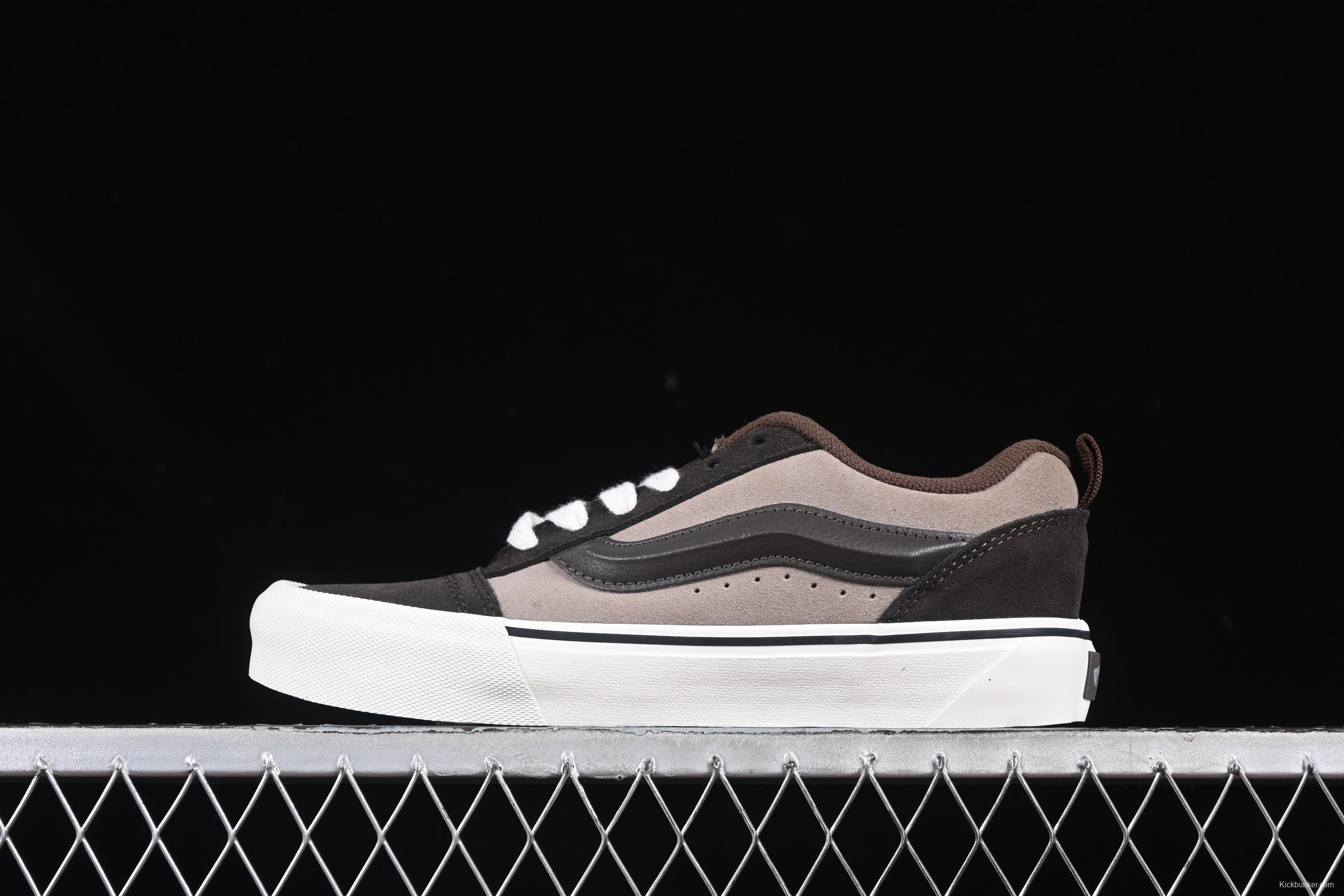 Vans Knu Skool Low-Top Retro Chunky Sneakers with Oversized Logo - VN0009QC2LN