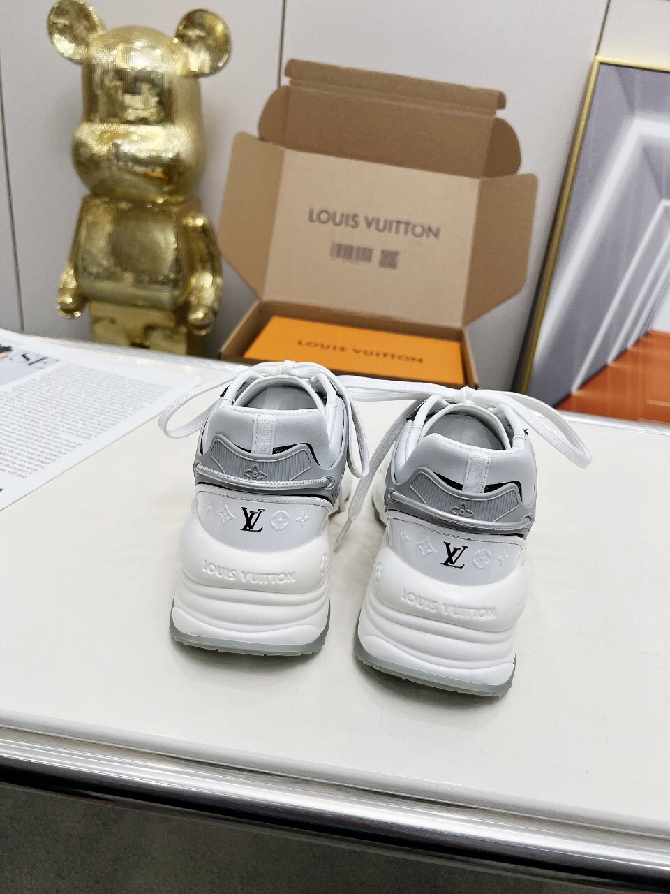2025 Unisex Louis Vuitton Black White Leather Mesh Sneakers LY00340