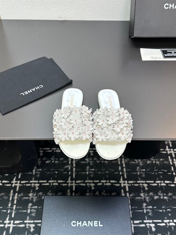 2025 Women Chanel White Leather Slippers