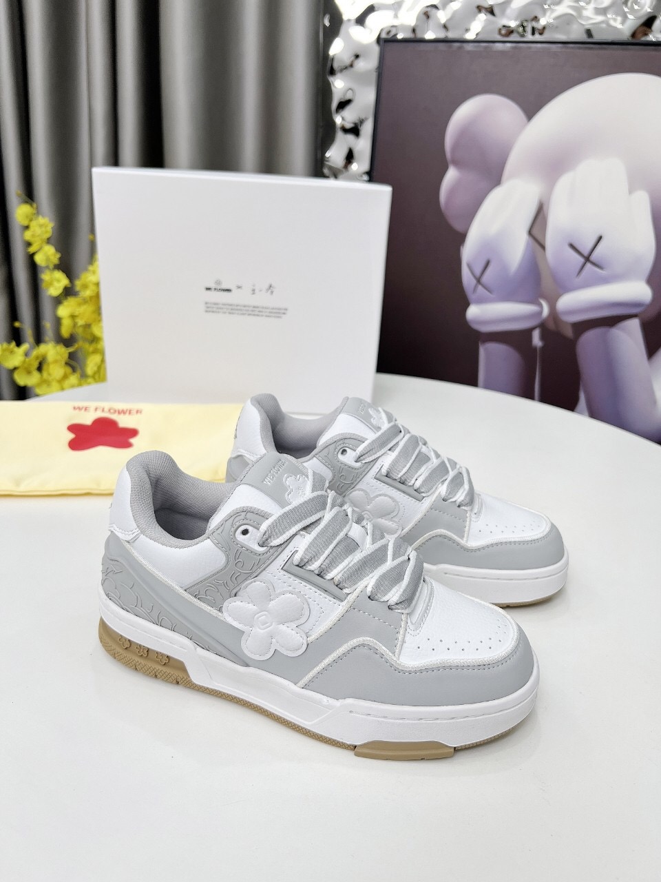 2025 Unisex WEFLOWER White Grey Leather Sneakers LY00280