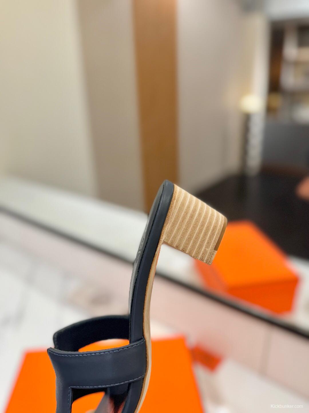 2025 Women Hermès Black Leather Heeled Slippers