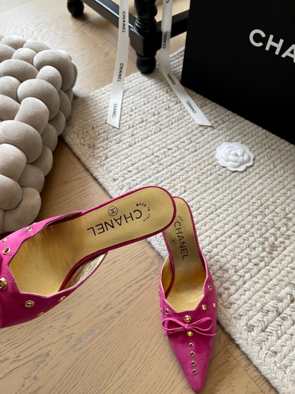 2025 Women Chanel Pink Suede Slip-on Mules KFY00290