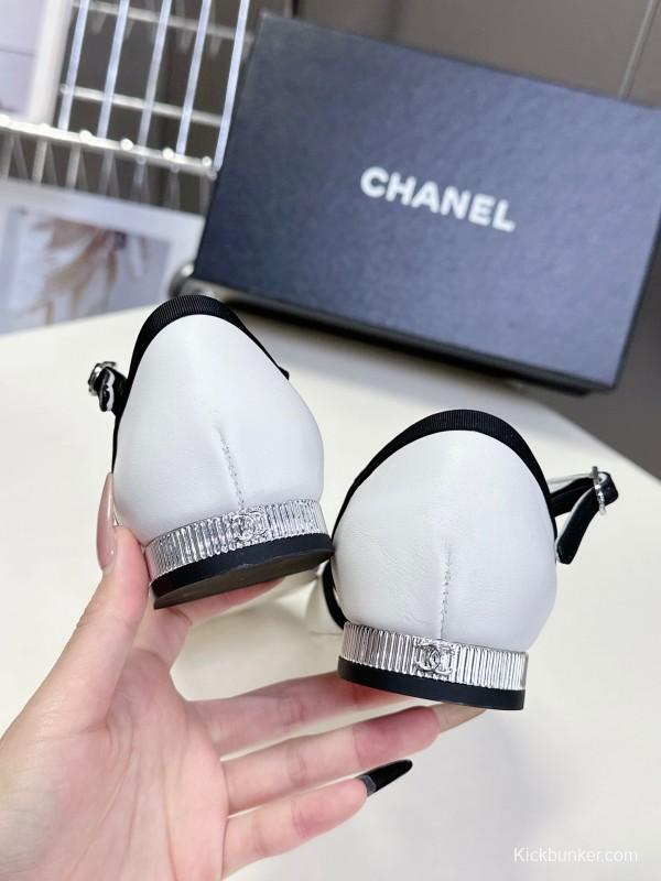 2025 Women Chanel White Black Leather Sandals