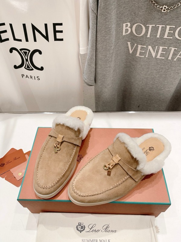 2024 Slippers LP Beige Suede Shearling MJ00310