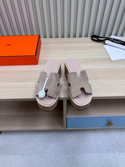 2025 Women Hermès Beige Suede Slip-On Sandals