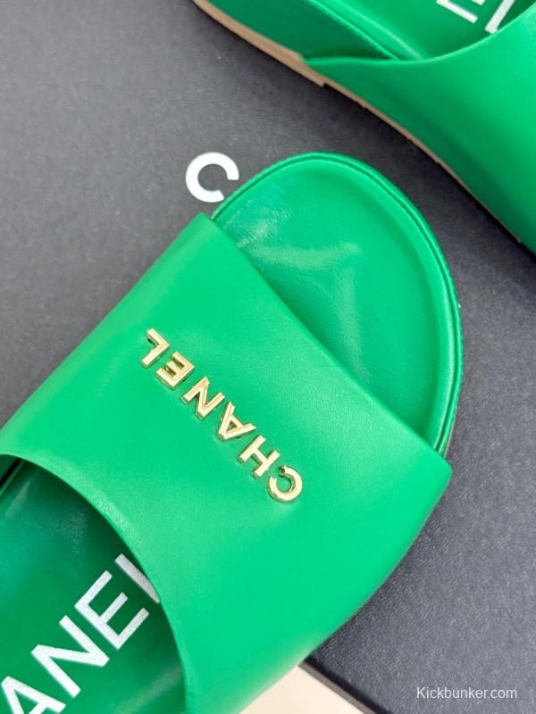 2025 Slippers Chanel Green Leather Slippers