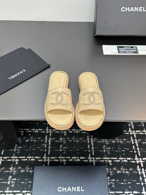 2025 Slippers Chanel Beige Leather Slippers