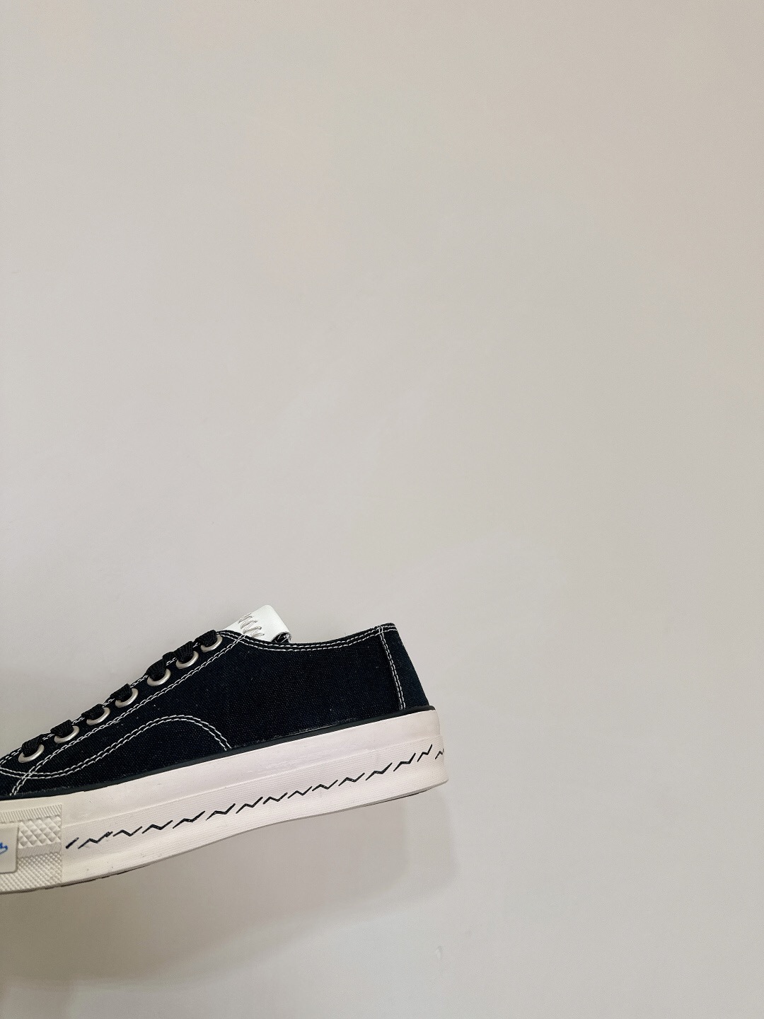 2025 Unisex VISVIM Black Canvas Sneakers KFY00260