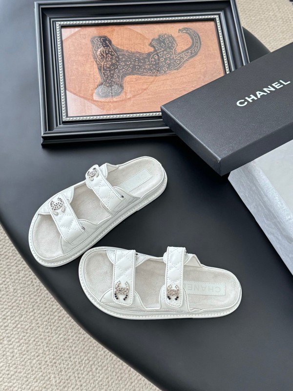 2025 Women Chanel White Leather Slippers LY00310