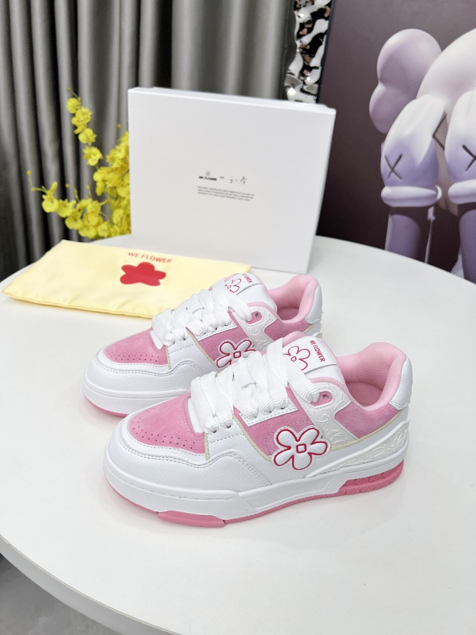 2025 Unisex WEFLOWER White Pink Suede Leather Sneakers LY00280