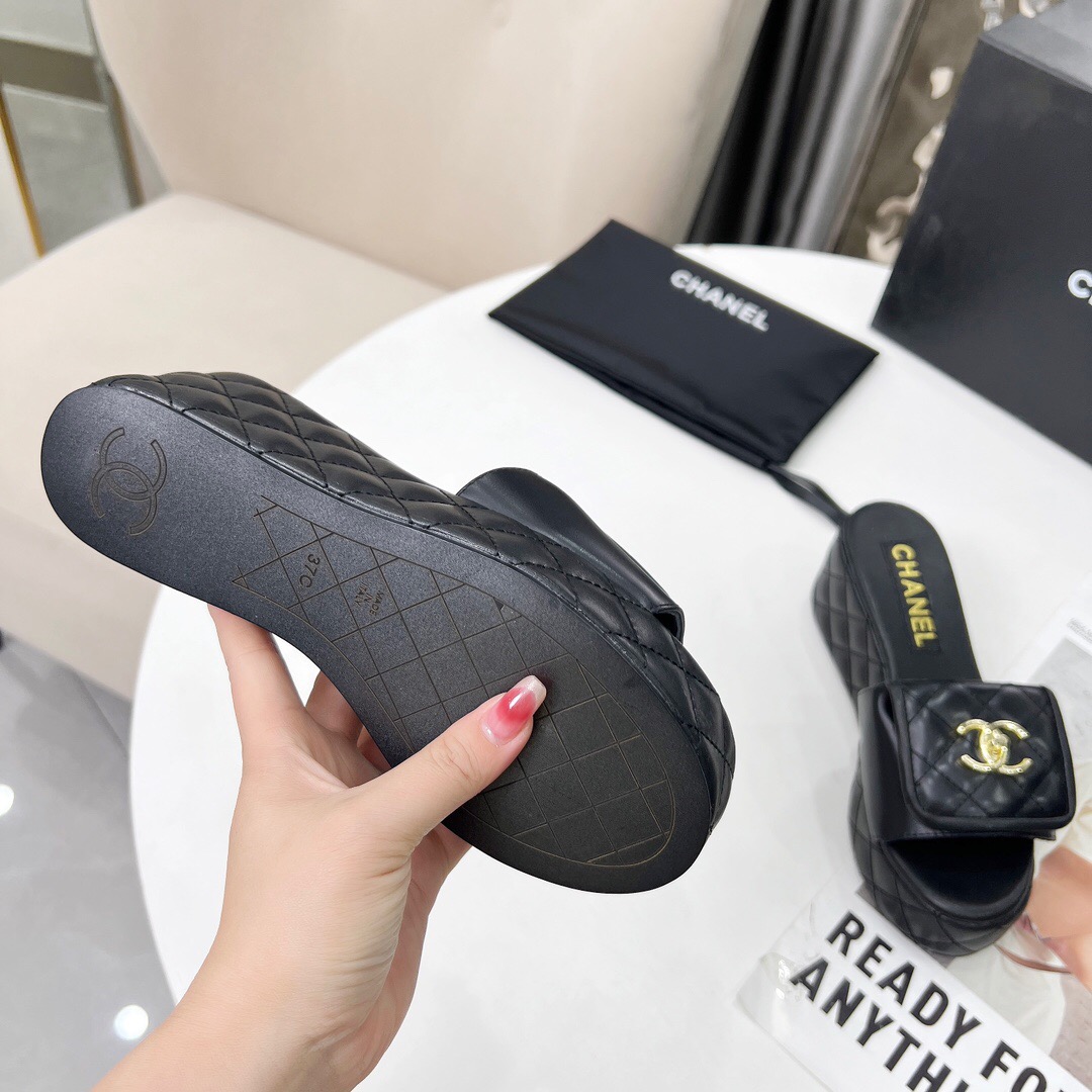 2025 Women Chanel Black Leather Slides