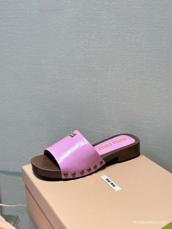 2025 Slippers Miumiu Purple Patent Leather Slippers KFY00230