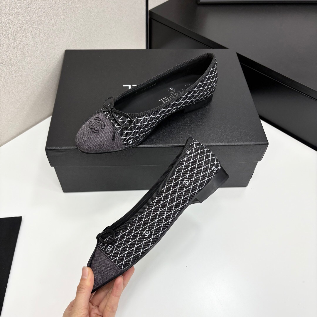 2025 Women Chanel Black Grey Fabric Leather Ballet Flat LY00360