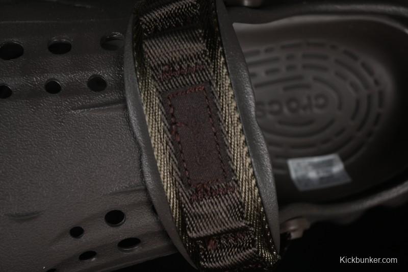 Crocs Bobs Flat Heel Closed Toe Slip-On Beach Clog Sandals - B.D4