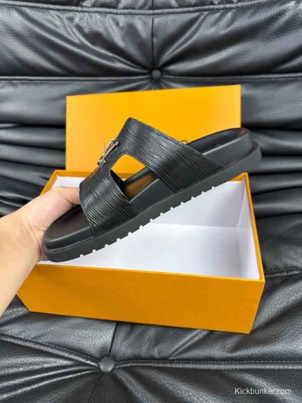 2025 Men Louis Vuitton Black Leather Slippers AS00170