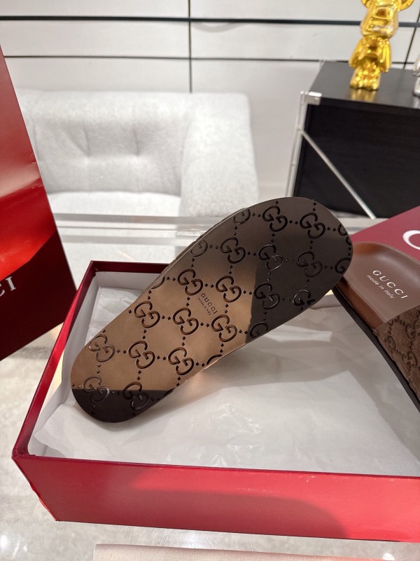 2025 Unisex Gucci Brown Leather Slippers Top Version AS00240