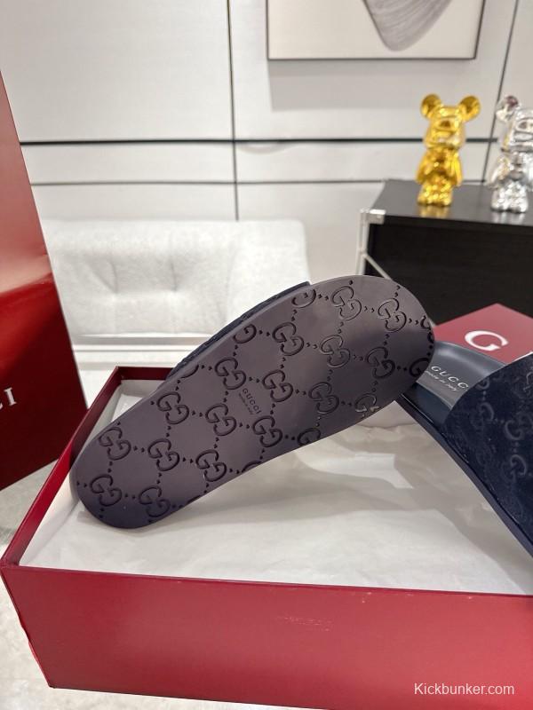2025 Unisex Gucci Black Velvet Slippers GG Embossed AS00240