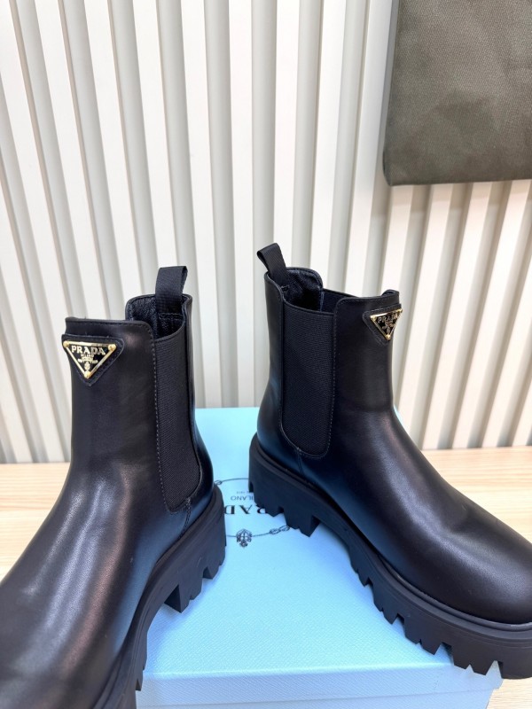 Prada 2025 SS Chunky Sole Ankle Boots - LY0340