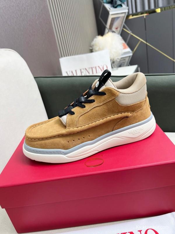 VALENTINO RUNBOOT Mid-Top Sneakers with Urban Casual Design - AS00380