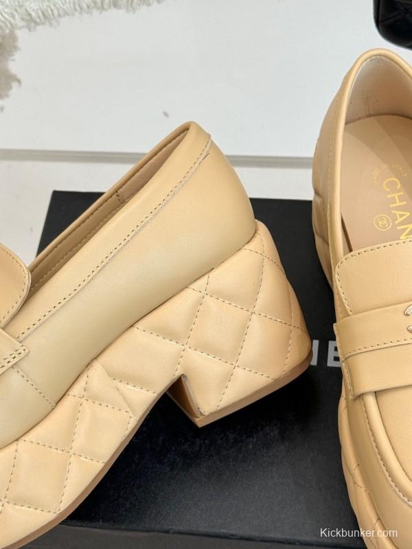 Chanel 25K Fall/Winter New Double C Platform Loafer Shoes with Waterproof Platform - KFY00320