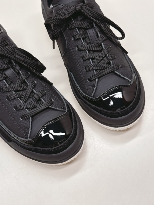 Chanel 2025 SS Casual Sneakers Training Shoes - LY00300