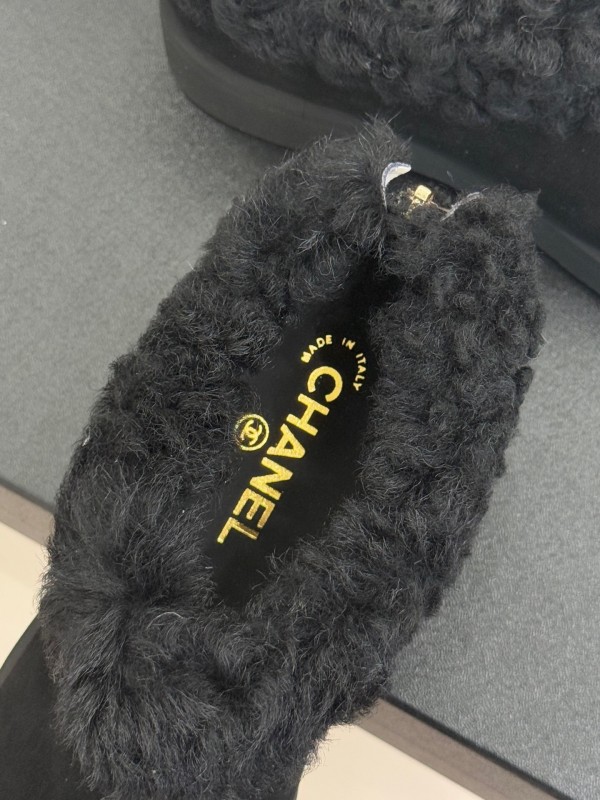 Chanel 25K Series Two-Tone CC Fur Snow Boots - KFY00270
