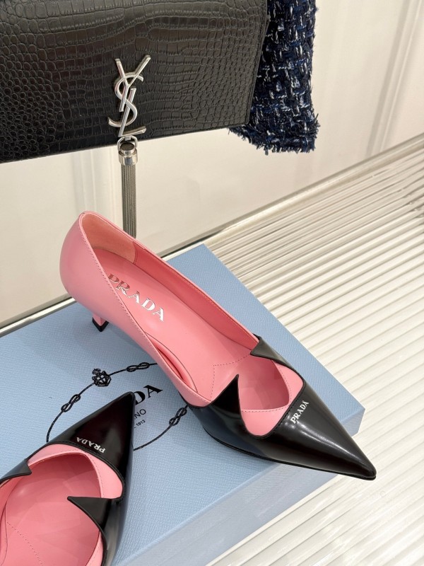 Prada 2025 SS Catwalk Pointed Toe Kitten Heel Single Shoes - KFY00310