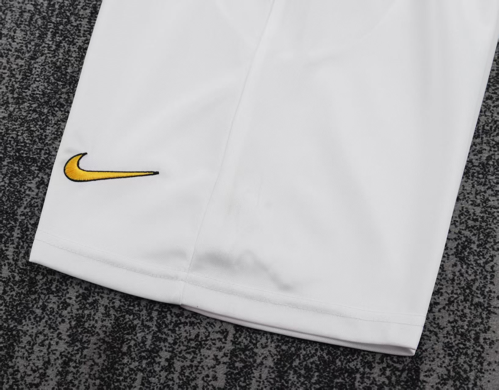 Retro Kids 04/05 Juventus Home Jersey
