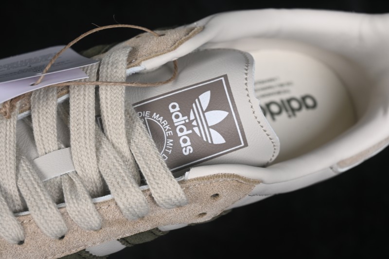 Adidas Samba OG Classic Skateboarding Shoes with Retro Suede Design - JR0893