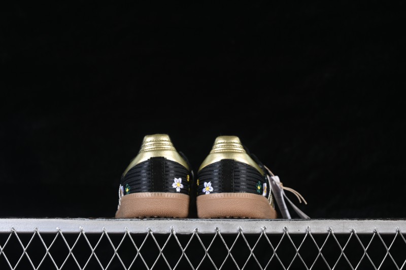 Adidas Samba OG Classic Skateboarding Shoes with Retro Suede Design - IH1331