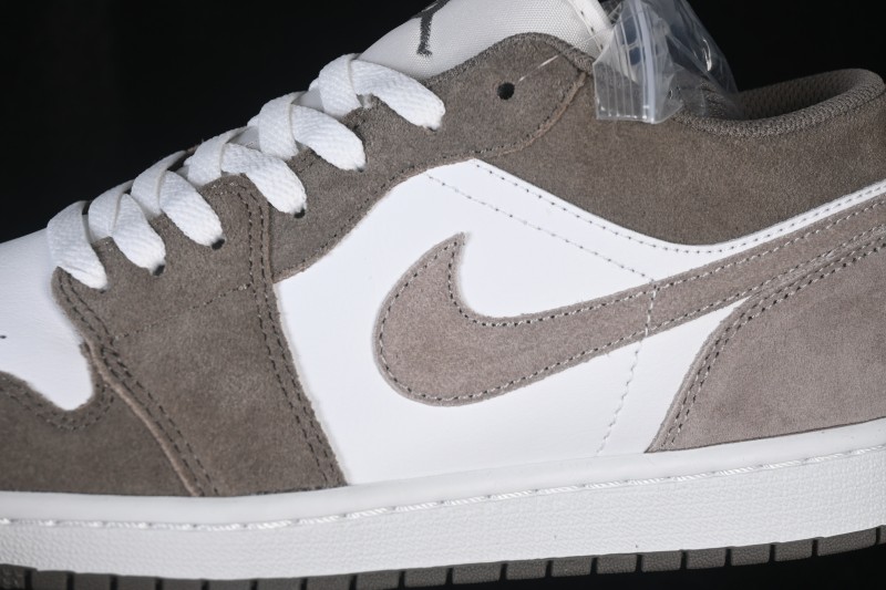 Nike Air Jordan 1 Low Retro Basketball Shoes with Classic Colorway and Durable Construction - 553558-046