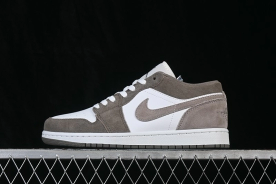 Nike Air Jordan 1 Low Retro Basketball Shoes with Classic Colorway and Durable Construction - 553558-046