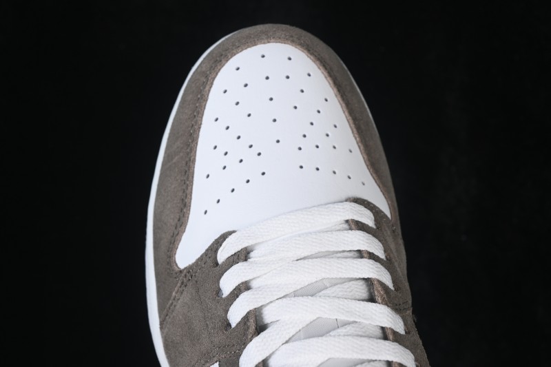 Nike Air Jordan 1 Low Retro Basketball Shoes with Classic Colorway and Durable Construction - 553558-046