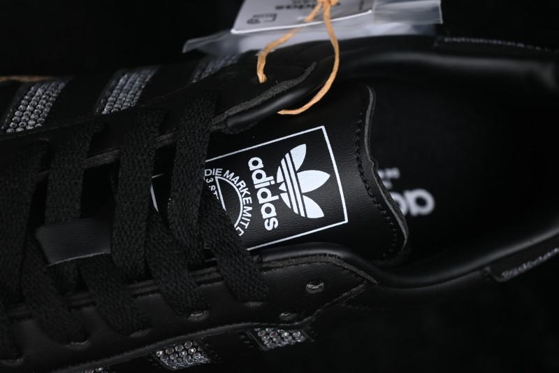 Adidas Samba OG Classic Skateboarding Shoes with Retro Design - KK1974
