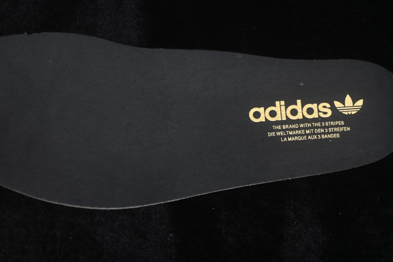 Adidas Samba OG Classic Skateboarding Shoes with Retro Leather Upper - HQ9282