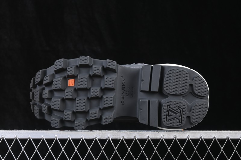 Louis Vuitton Tatic Runner Retro Chunky Sneakers - GREY
