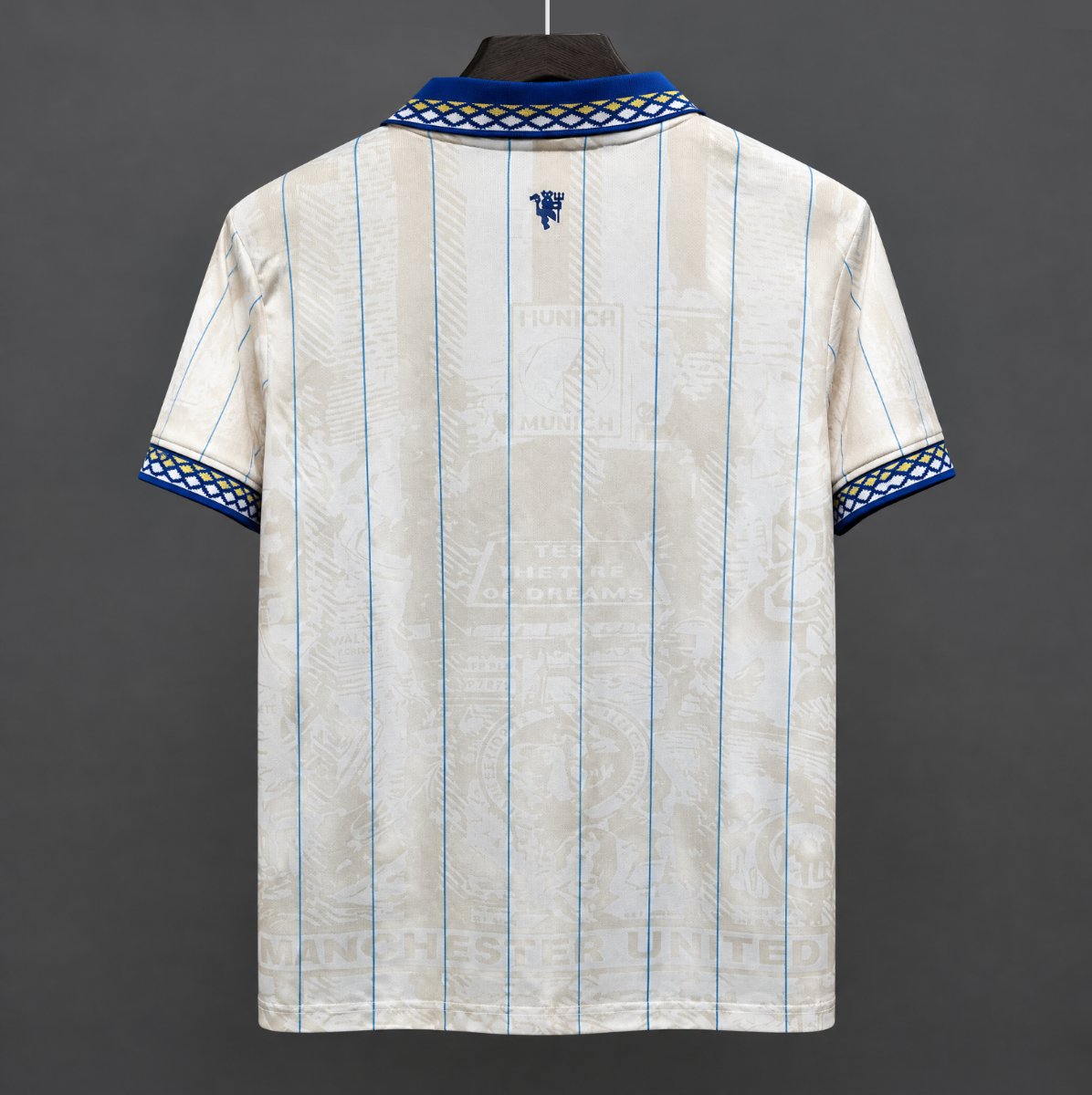 26/27 Manchester United Special Beige Vertical Stripes Collage Graphics Jersey